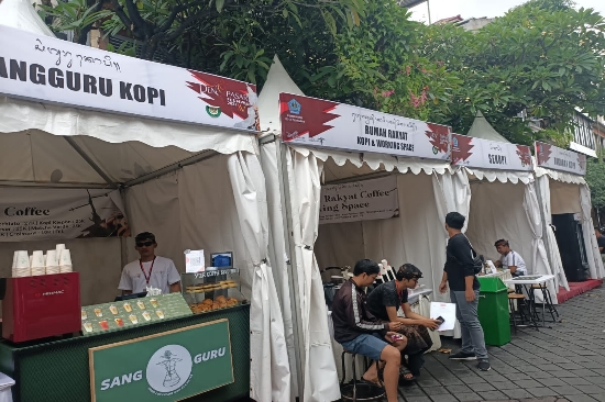Kehadiran Stand Kopi Jadikan Denfest Lebih Kekinian Untuk Anak Muda