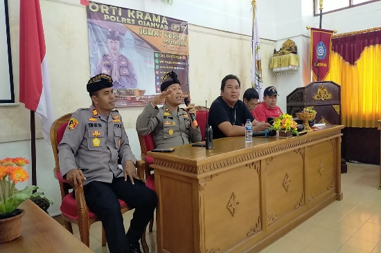 Optimalisasi Pelayanan Publik, Polsek Ubud Gelar Jumat Curhat di Kantor Desa Mas
