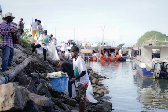 Jadikan Labuan Bajo sebagai World Class Tourism Destination, InJourney dan HIN Gelar Gerakan Peduli Sampah