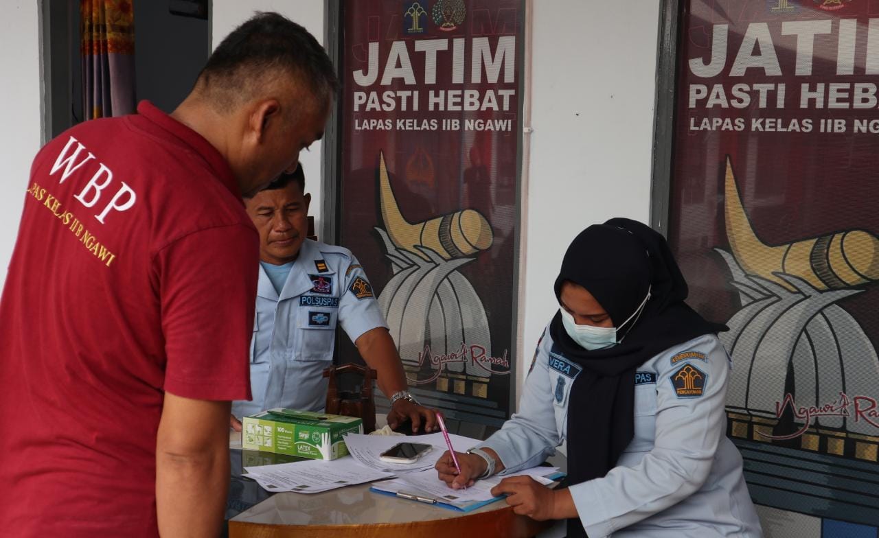 Pastikan Bebas dari Narkoba, WBP dan Pegawai Lapas Ngawi Tes Urine