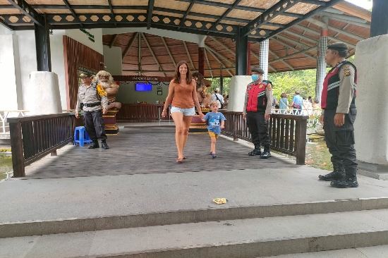 Polsek Ubud lakukan Patroli Dialogis Sasar Objek Wisata Monkey Forest