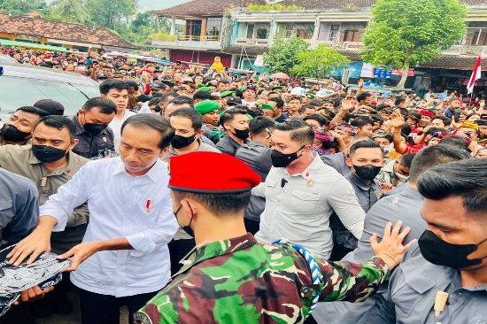 Masyarakat Jembrana Sambut Hangat Kunjungan Presiden Jokowi ke ‘Bumi Mekepung’