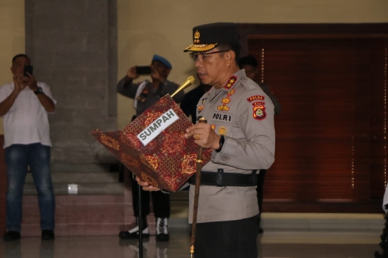 Kapolda Bali Pimpin Upacara Pengambilan Sumpah Janji PNS Polri