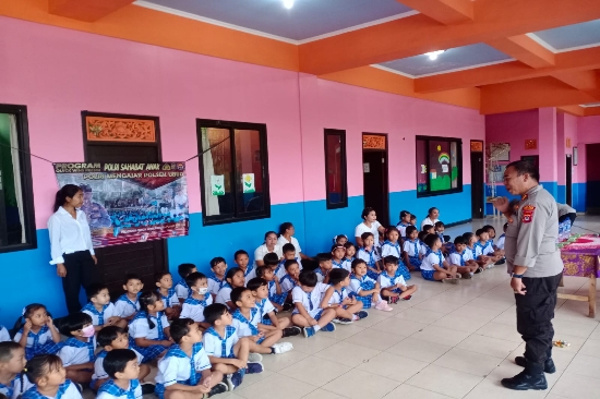 Tanamkan Disiplin Sejak Dini, Polsek Ubud Sambangi TK Prema & Ananda School