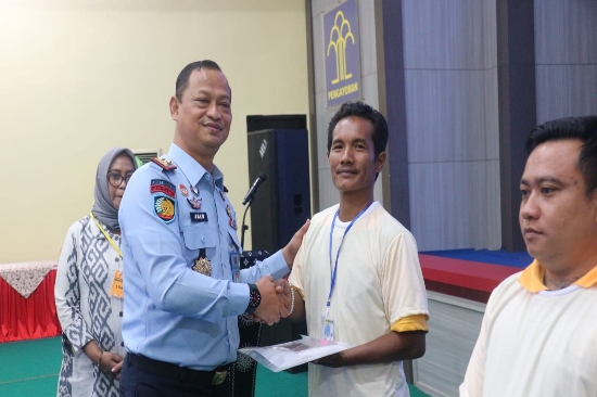 Warga Binaan Lapas Surabaya Dibekali Ilmu Kelola Barbershop