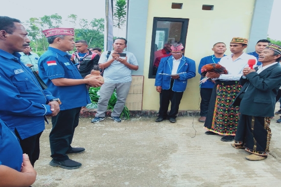 Benny K. Harman dan Rombongan Disambut secara Adat Manggarai di Datak