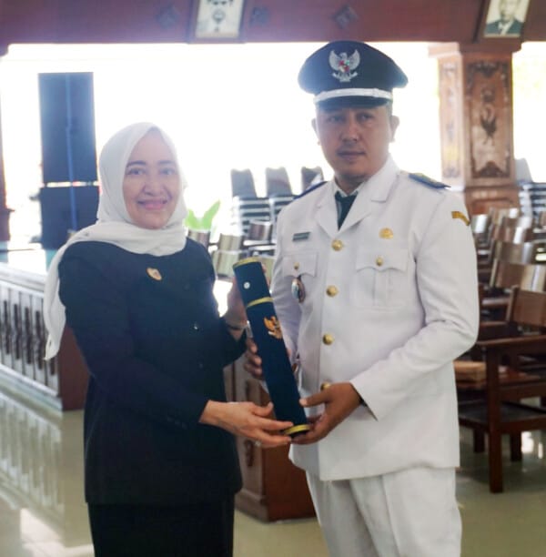 Bupati Bojonegoro Lantik Kades PAW Prangi Padangan, Minta Segera Lanjutkan Pembangunan