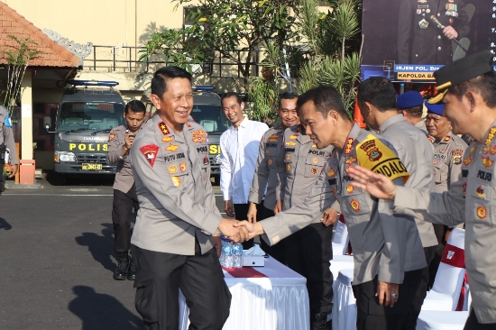 Sambut Hari Raya Nyepi dan Hari Raya Idul Fitri, Kapolda Bali Berikan Bingkisan kepada PNPP Polda Bali