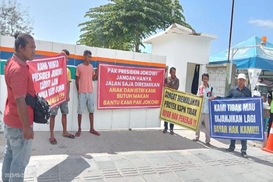 Sopir Proyek Jalan Labuan Bajo-Golo Mori Gelar Aksi Protes di Kantor Kontraktor
