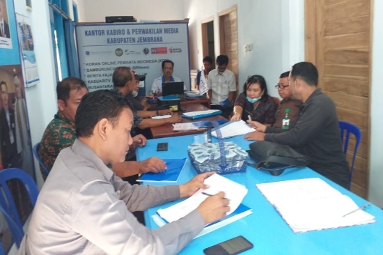 Kesbangpol Jembrana Bersama Tim Lakukan Verifikasi Faktual ke Sekretariat DPC PPWI Jembrana