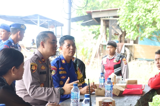 Polres Gianyar Gelar Jumat Curhat di Pantai Cucukan