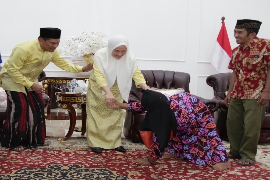 Momen Indah saat Penyandang Disabilitas Hadiri Open House Bupati Bojonegoro
