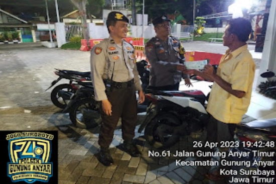Polsek Gunung Anyar Layani Penitipan Kendaraan Masyarakat Selama Mudik Lebaran