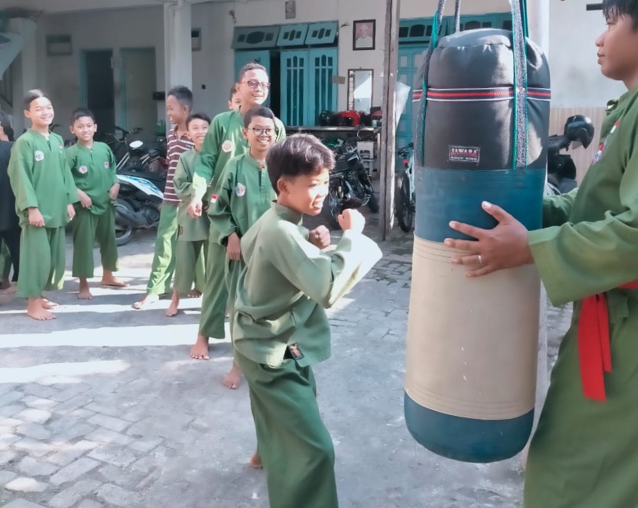 Generasi Cabe Rawit Rungkut Gelar Latihan Persinas ASAD