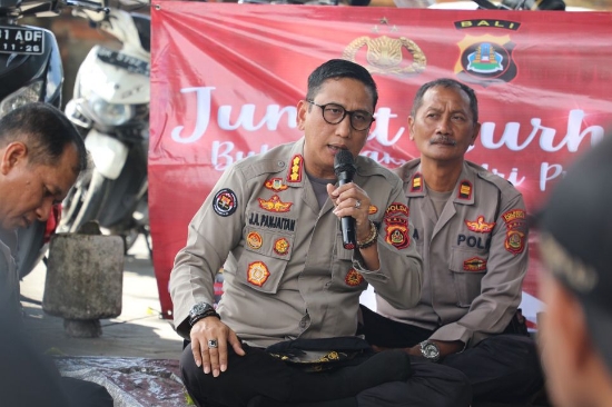 Giat Jumat Curhat, Polda Bali Datangi Pasar Burung Satria
