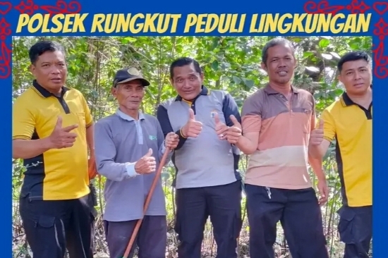 Polri Peduli Lingkungan, Polsek Rungkut Kerja Bakti di Eko Wisata Mangrove Medokan Ayu