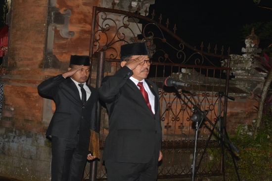 Peringatan HUT RI ke-78, Wagub Cok Ace Pimpin Apel Kehormatan dan Renungan Suci