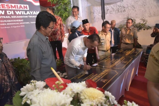 Resmikan Balai RW di Kelurahan Keputran, Wali Kota Eri Minta RT/RW Bantu Entas Kemiskinan di Surabaya