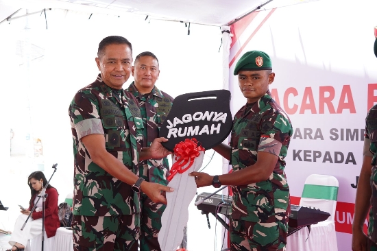 Tinjau Perumahan KPR Anggota di Lobar, Pangdam Berharap akan Banyak Prajurit yang Punya Rumah Pribadi