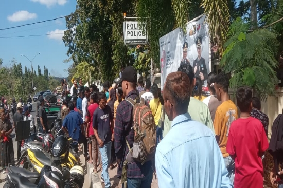 Pendemo Datangi Polres Mabar Tuntut Pelaku Pemalsuan Dokumen Segera Diproses