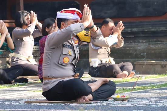 Dipandu Jero Mangku I Ketut Arsana, Personil Polres Jembrana Gelar Binrontal