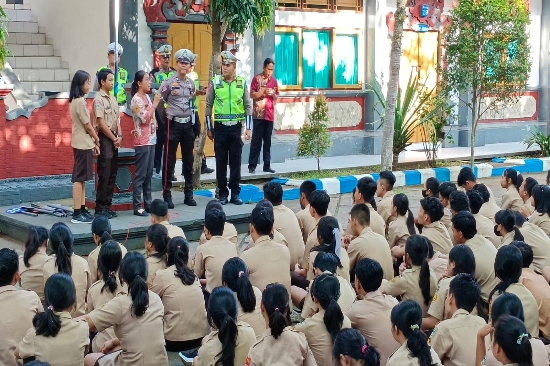 Ops Zebra Agung 2023 Satgas Satu Preemtif Laksanakan Kegiatan Binluh di SMANSA Negara