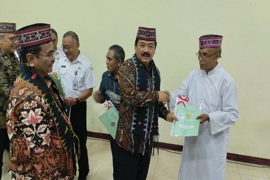 Kunjungi Seminari Yohanes Paulus II Labuan Bajo, Menteri ATR/BPN Serahkan Sertifikat untuk Seminari