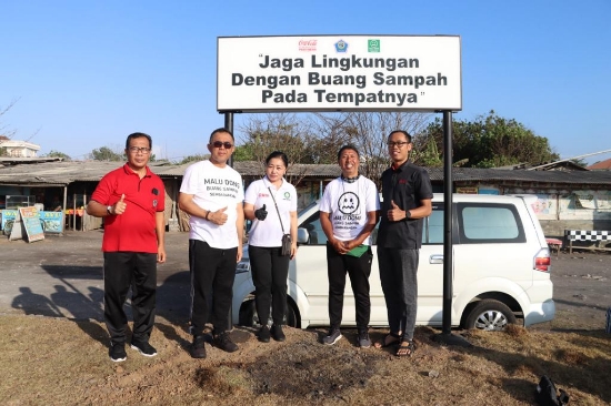 Gandeng Komunitas “Malu Dong”, Wali Kota Jaya Negara Ikuti Aksi Bersih Pantai, Rangkul dan Edukasi Bersama Jaga Kebersihan Lingkungan