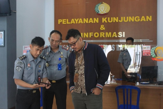 Berikan Atensi Pembangunan ZI, Tim KemenPAN-RB Kunjungi Dua Satker di Madiun