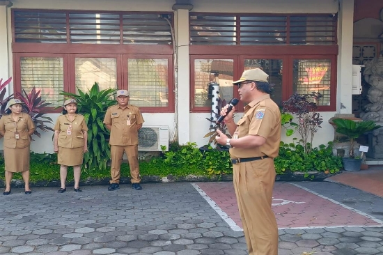 Saat Pimpin Apel di Dinas Pertanian, Sekda Alit Wiradana Ingatkan Realisasi Fisik dan Keuangan Sesuai Target