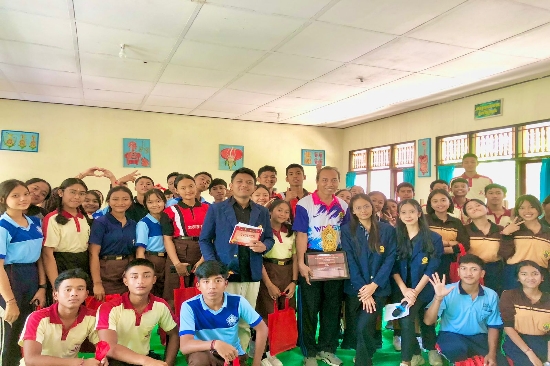 Cegah Kasus Pernikahan Dini, Tim PKM Pengabdian Masyarakat Unud Gelar Program Teater Edu-Marriage di SMAN 1 Bebandem