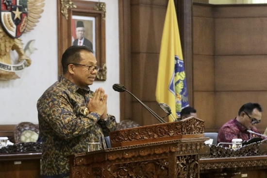 Pj. Gubernur Mahendra Jaya Sampaikan Dua Raperda Sekaligus Pada Rapat Paripurna DPRD Bali
