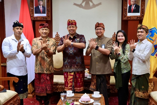 Pj. Gubernur Bali S.M Mahendra Jaya Ajak PT. Telkom Indonesia Bali Turut Hadir Membangun Kecerdasan Generasi Bangsa