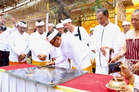 Gelung Agung dan Tetangunan Anyar Pura Agung Jagatnatha Denpasar Dipelaspas