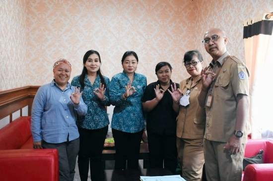 Ny. Sagung Antari Jaya Negara Dukung PPLH, Memproduksi Kantin Pangan yang Sehat