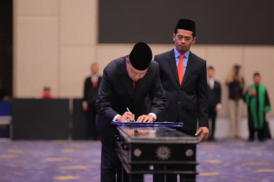 Lantik dan Ambil Sumpah 435 Notaris, Ini Pesan Dirjen AHU