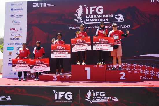 Disuguhkan Tarian dan Musik di Setiap Rute, Ribuan Pelari IFG Bajo Marathon 2023 Antusias