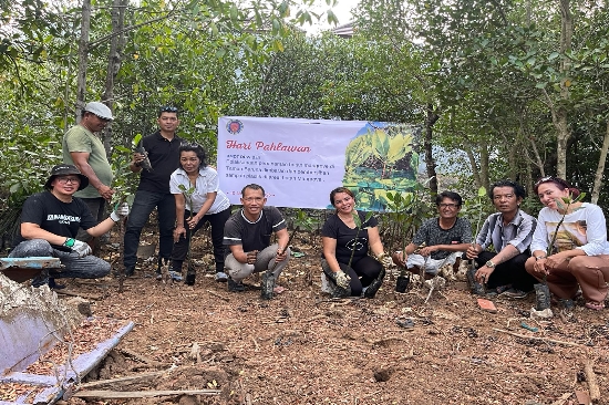 Semangat Hari Pahlawan 10 November 2023: KMDT Tanam Bibit Mangrove dan Bersih-bersih Sampah Plastik