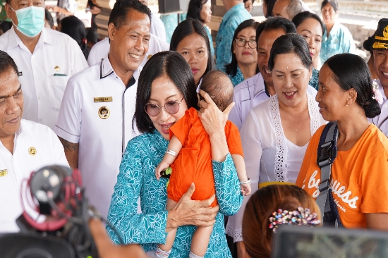 Berkunjung dan Berbagi TP PKK Provinsi Bali, Ny. drg. Ida Mahendra Jaya Minta Kader PKK Sosialisasikan “Porsi Isi Piringku”