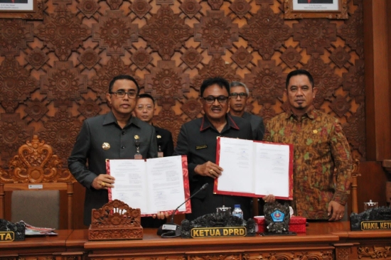 Penutupan Sidang Paripurna DPRD Kota Denpasar, Seluruh Fraksi Setujui Penetapan 4 Ranperda dan 1 Ranperda Inisiatif