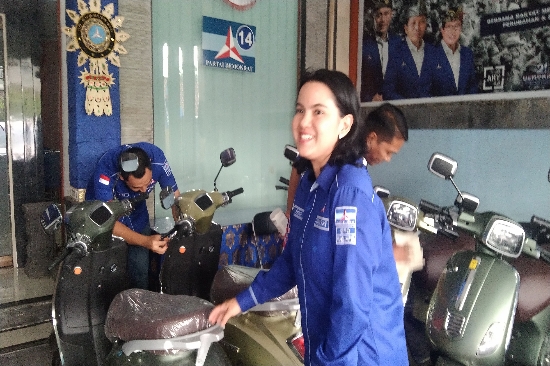 DPC Partai Demokrat Badung Gelar Konsolidasi Internal, Fiona Rebecca Perkenalkan Motor Listrik Ramah Lingkungan