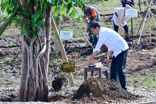 Pangdam IX/Udayana sebagai Pangkogasgabpad Pam VVIP Dampingi Presiden RI Tanam Pohon di NTT