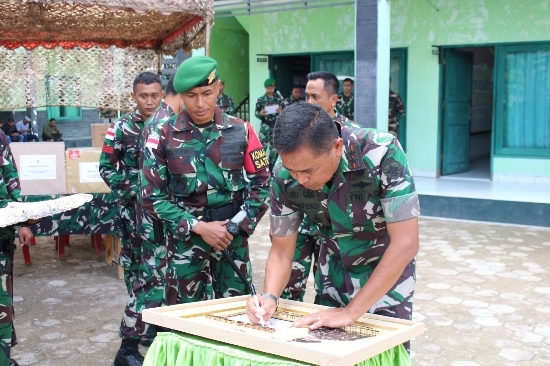 Kunjungi Makotis Satgas Pamtas, Pangdam IX/Udayana Apresiasi Kegiatan Yang Dilakukan Satgas Yonif 742/SWY