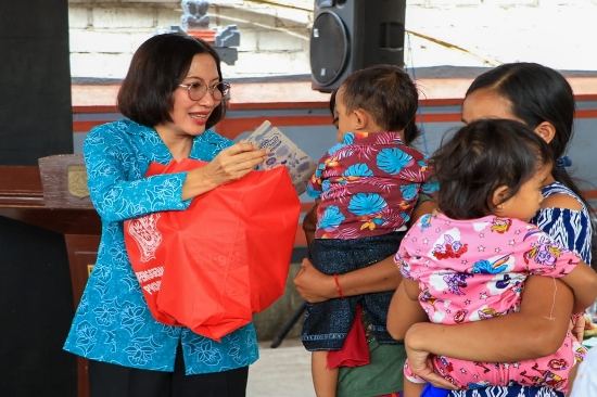 Fokus Cegah Stunting, TP PKK Bali Salurkan Paket Bantuan di Kabupaten Karangasem