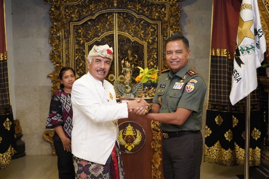 Pererat Silaturahmi Antar Umat Beragama, Pangdam IX/Udayana Berkunjung Ke Puri Denbencingah