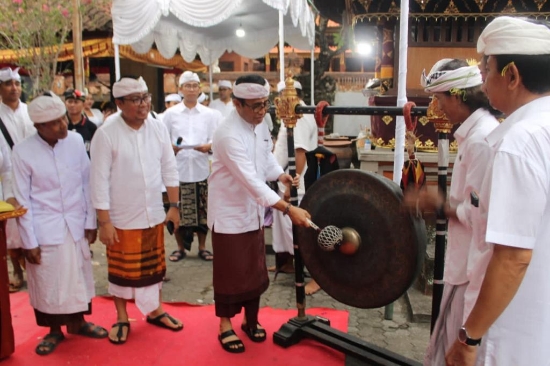 Wali Kota Jaya Negara Hadiri Perayaan Hari Saraswati Mahawarga Bhujangga Waisnawa