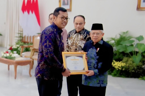 Terima Penghargaan dari Wapres RI, Desa Tegal Harum Peringkat Pertama Desa Transparan Tingkat Nasional