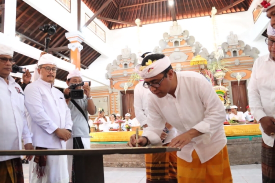 Wali Kota Jaya Negara dan Wawali Arya Wibawa Hadiri Tawur Agung Balik Sumpah di Pura Mutering Jagat Dalem Sidakarya