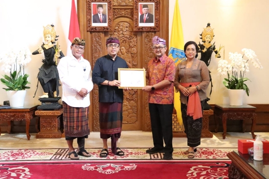Capaian Nilai MCP Pemkot Denpasar di Apresiasi KPK RI, Wali Kota Jaya Negara Terima Penghargaan
