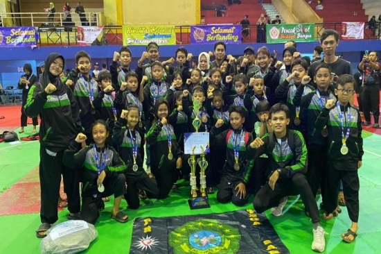 Kontingen Ponpes Al-Ikhlas Tegalsari Cabang Surabaya Raih Juara Umum Kejuaraan UNESA Pencak Silat Challenge Competition